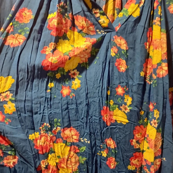 Adrienne Vittadini Blue Floral 3/4 Sleeve Blouse in Size 2X - Picture 7 of 10